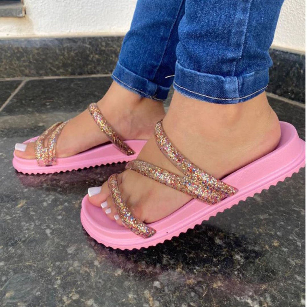 Sandália Papete Colorida: O Calçado Coringa do seu Guarda-Roupa