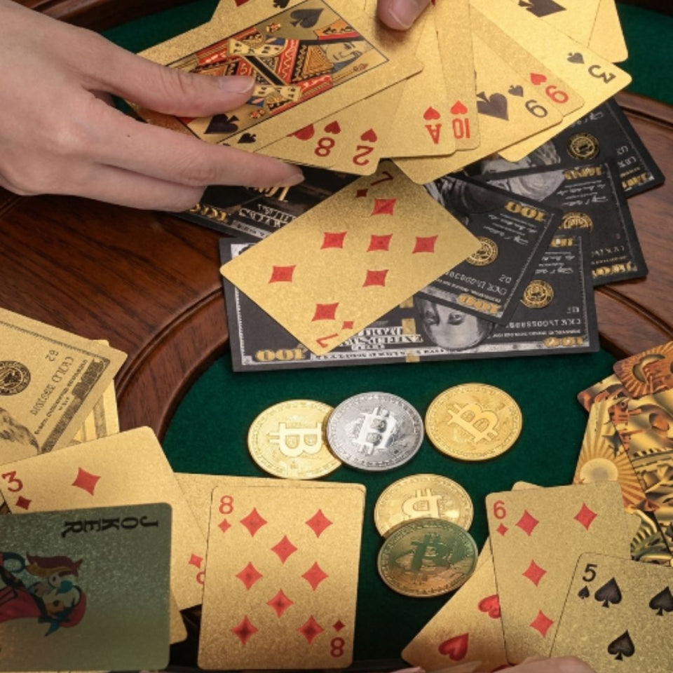 Kit 2 Baralhos Dourados 24k: Luxo à Prova D'água e Lavável