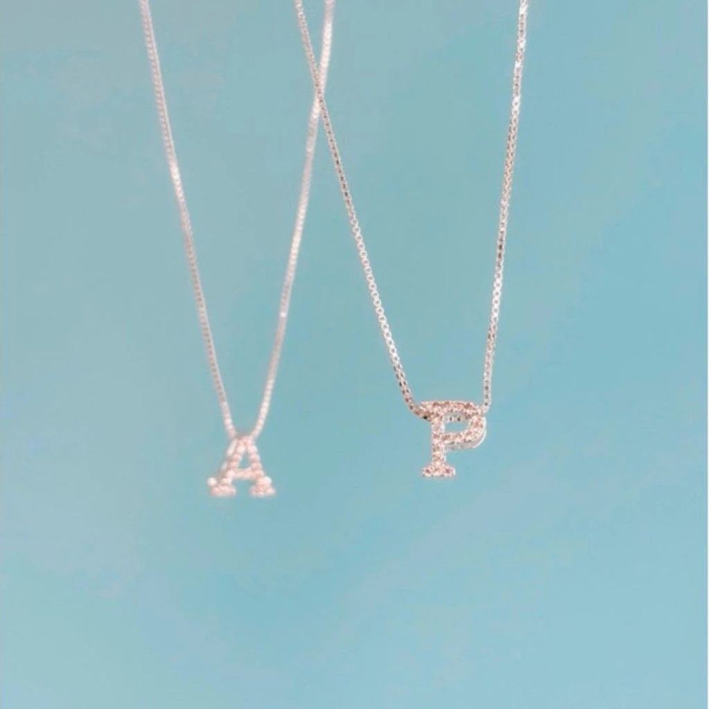 Gargantilha Inicial Cravejada Prata 925: O Presente Perfeito